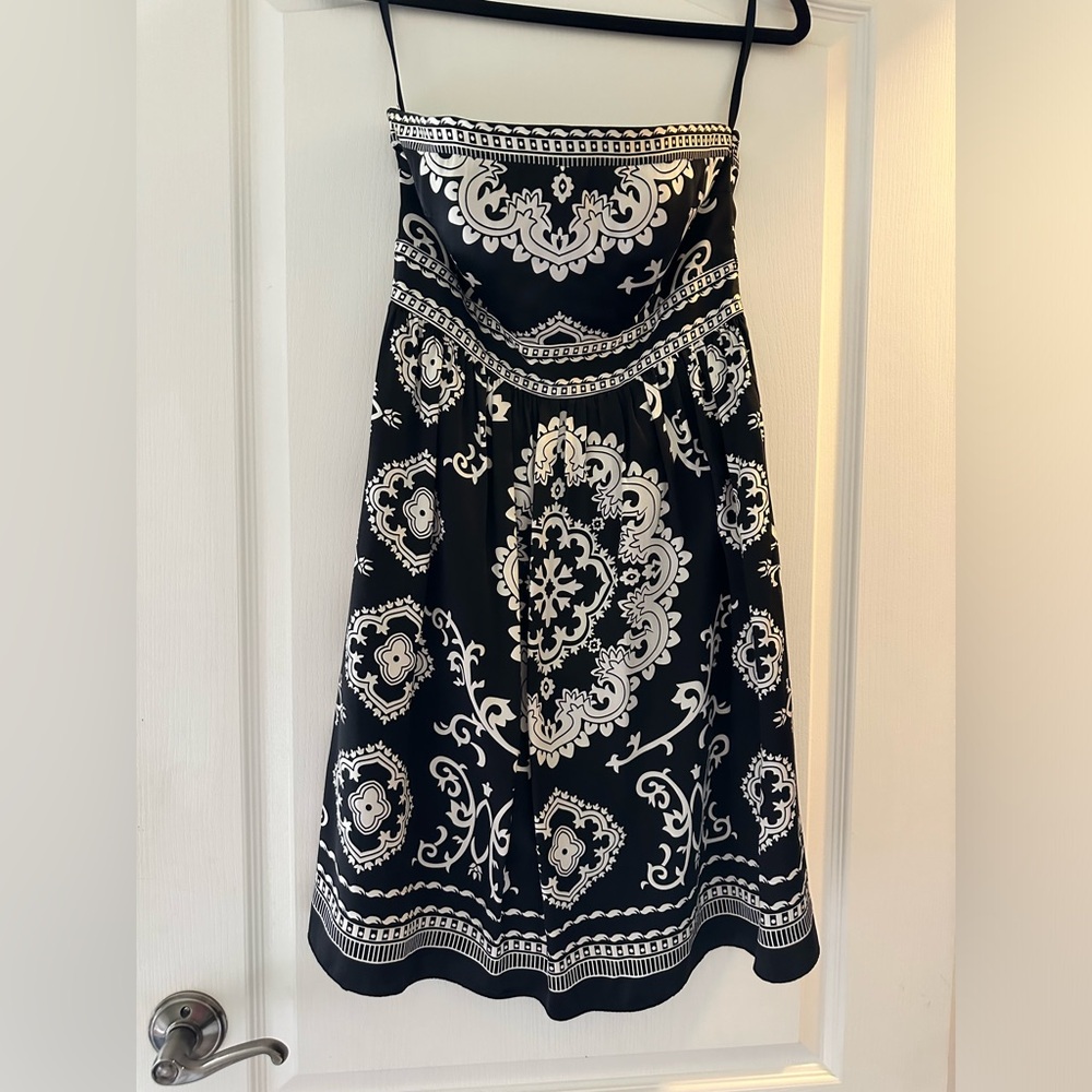 White House Black Market Black White Paisley Strapless 100% Silk Mini Dress